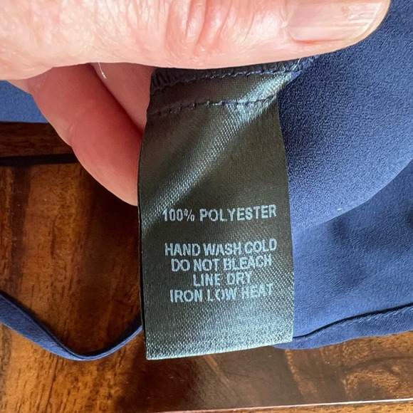 Lulus ladies wrap around ladies blouse NWT. Navy flowy split short sleeve. Large - Picture 10 of 11